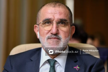 Президент Ильхам Алиев наградил Рауфа Арифоглу