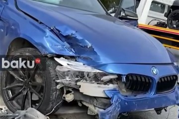 В Баку автомобиль выехал на бордюр - ВИДЕО