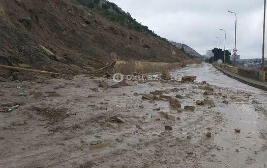 В Шамахы просела автодорога