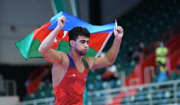 Azerbaijani wrestlers advance at Zagreb World Championship