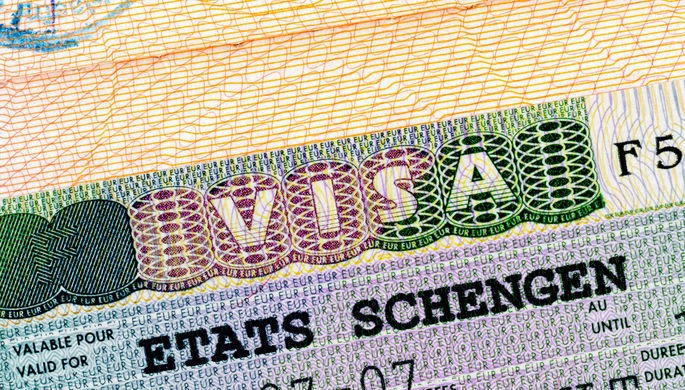 EU eases visa rules to attract skilled workers