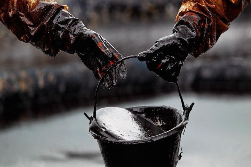 Нефть на мировых рынках подешевела