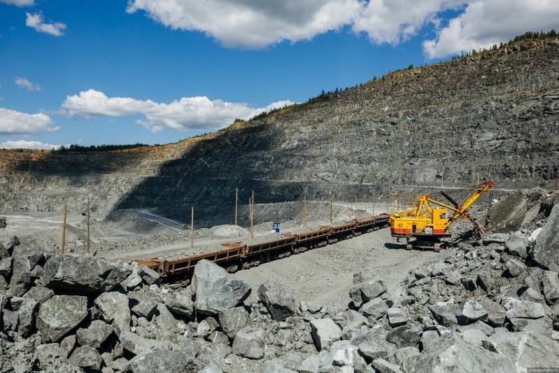 Tajikistan increases metallic ore mining output in January 2026