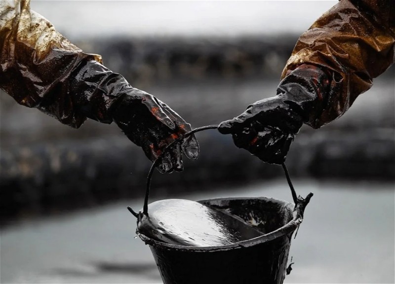 Цена азербайджанской нефти упала почти на 6%