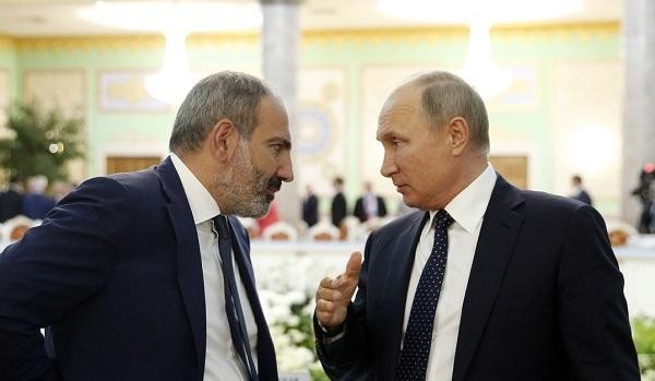 Putin holds phone call with Pashinyan