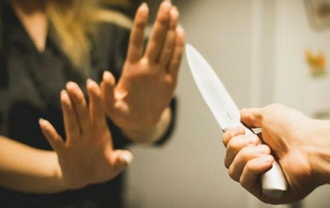В Самухе сын ранил ножом свою мать