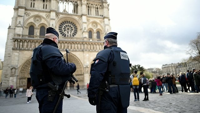 France thwarts bomb attack outside US bank in Paris