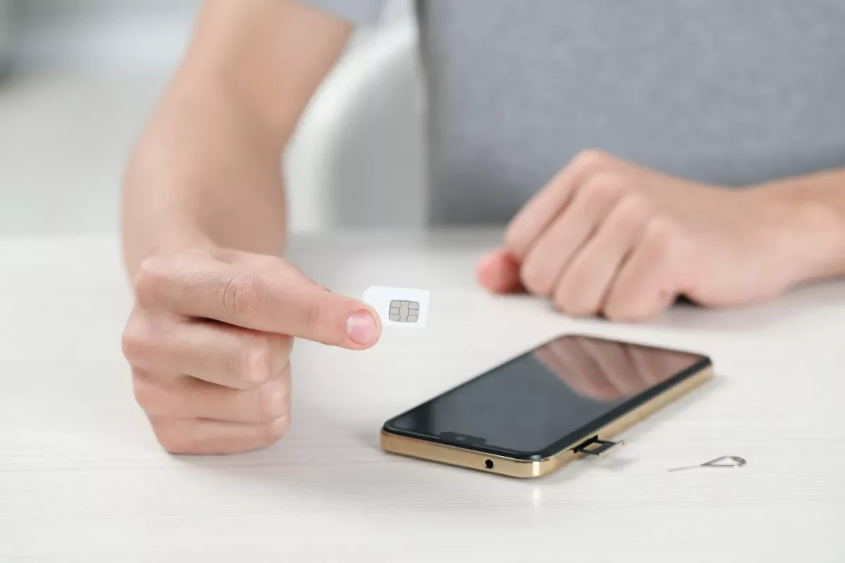 White SIM cards: Privileged users stay online in Iran amid internet shutdown