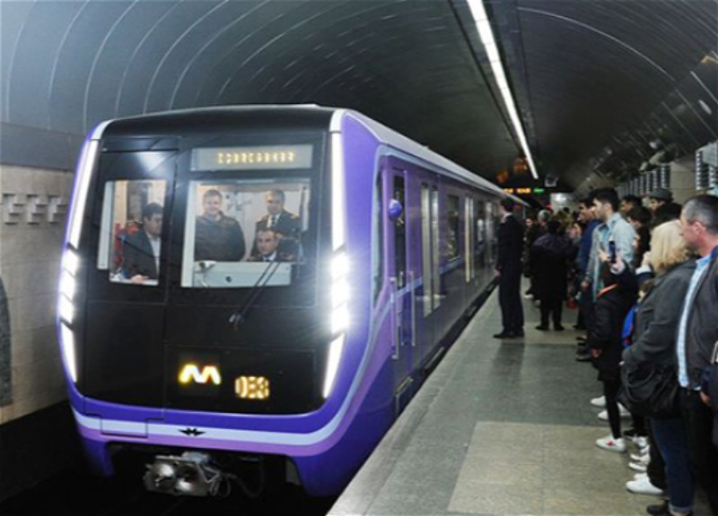 Трагедия в Бакинском метро: пассажир погиб, упав на рельсы на станции «28 Мая»