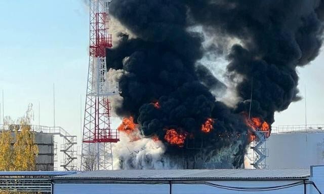Explosion at Texas well sparks large fire - Video