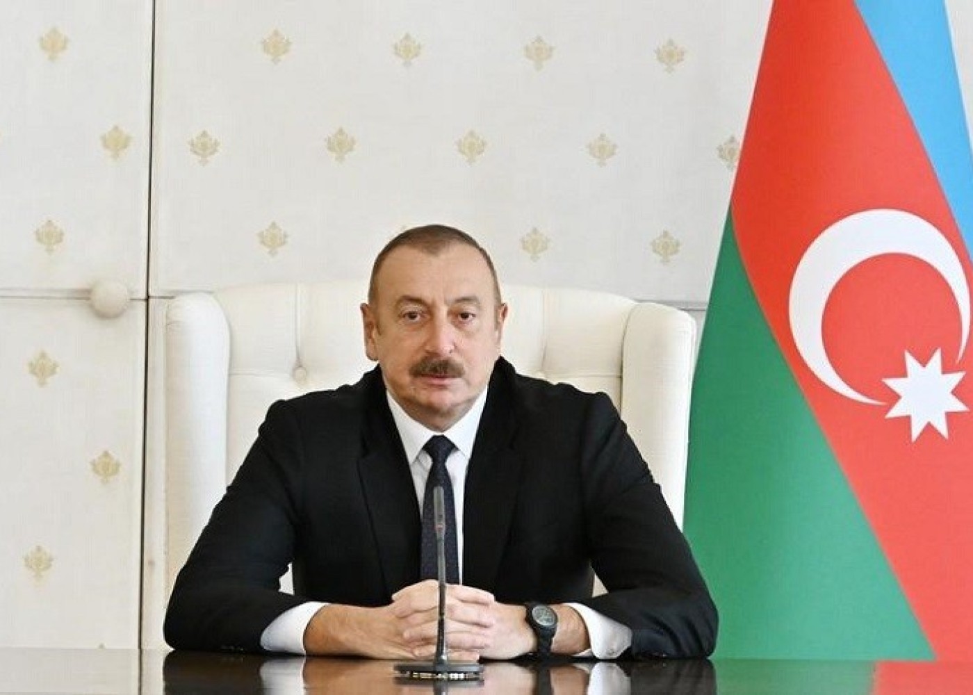 President Ilham Aliyev awards “Taraggi” medal to distinguished entrepreneurs