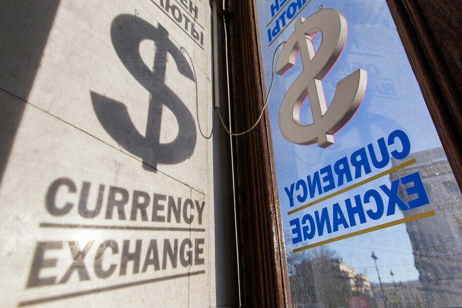 Dollar rubl qarşısında çökdü