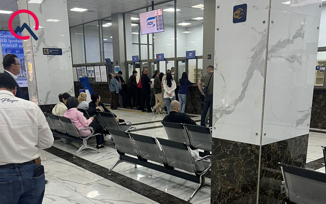Tbilisi qatarına ilk bileti o aldı -