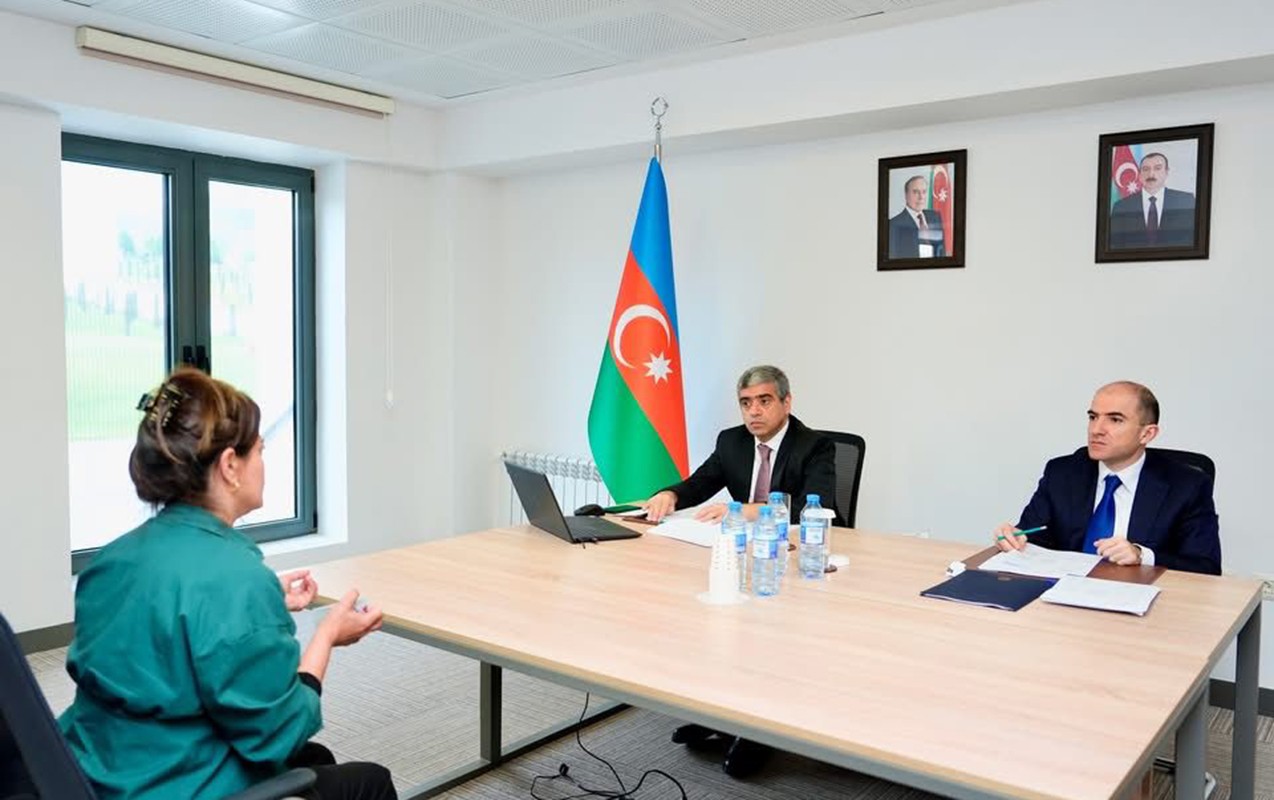 Nazir Xankəndidə vətəndaşları qəbul etdi -