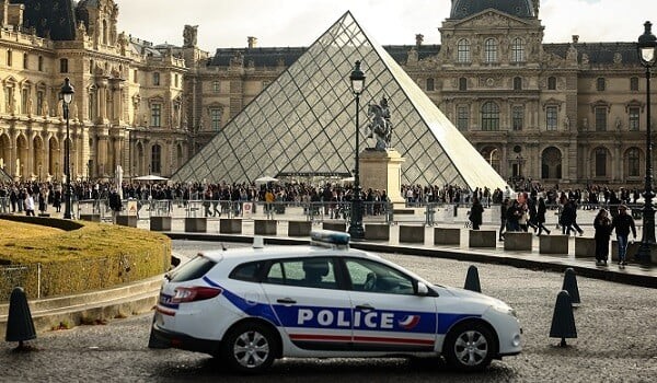 Louvre jewel heist to be adapted for the big screen