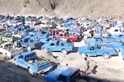 İrandan Pakistana benzini belə daşıyırlar –