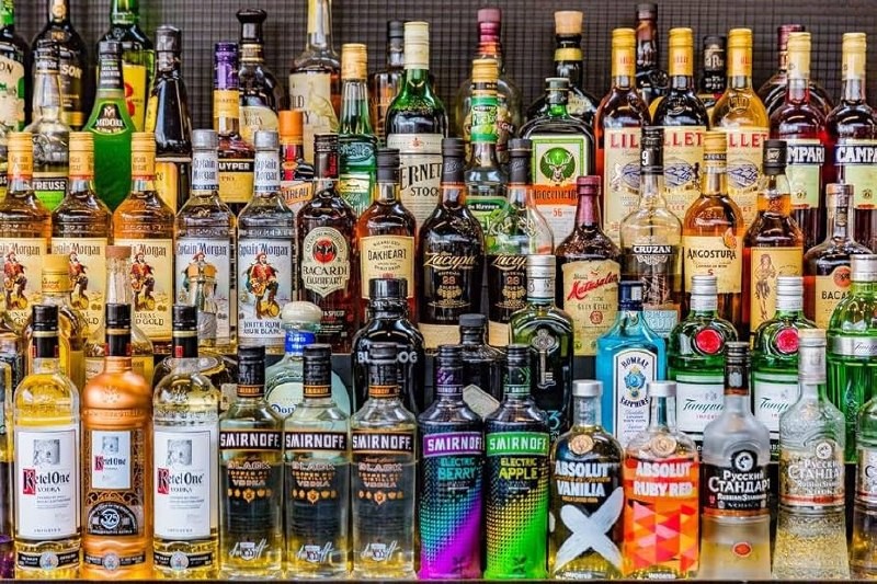 Eyni ZƏRƏR, fərqli YANAŞMA – Alkoqollu içkilərlə bağlı yeni QAYDA gəlir?