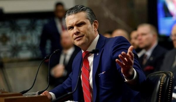 Pete Hegseth joins US troops in Singapore training - Video