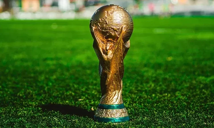 DÇ-yə gedəcək futbolçu qarət edildi, pasportu oğurlandı