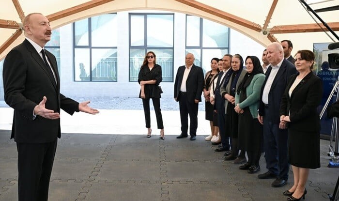 Aliyev and First Lady met returning Shukurbeyli residents