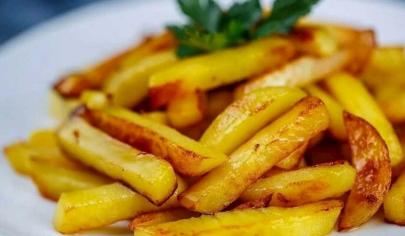 Bakıda restoranda bu da oldu: kartofu qızartdıqları yağın pulunu da hesaba yazdılar - Foto