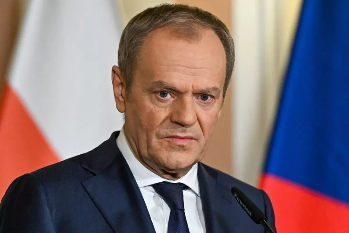 Туск призвал серьезно относиться к Медведеву