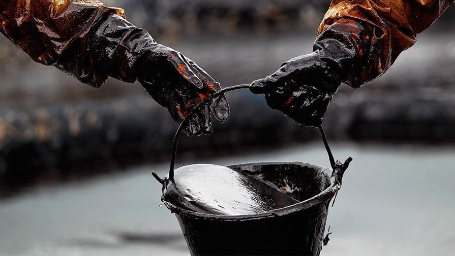 Oil prices continue to fall on global markets
