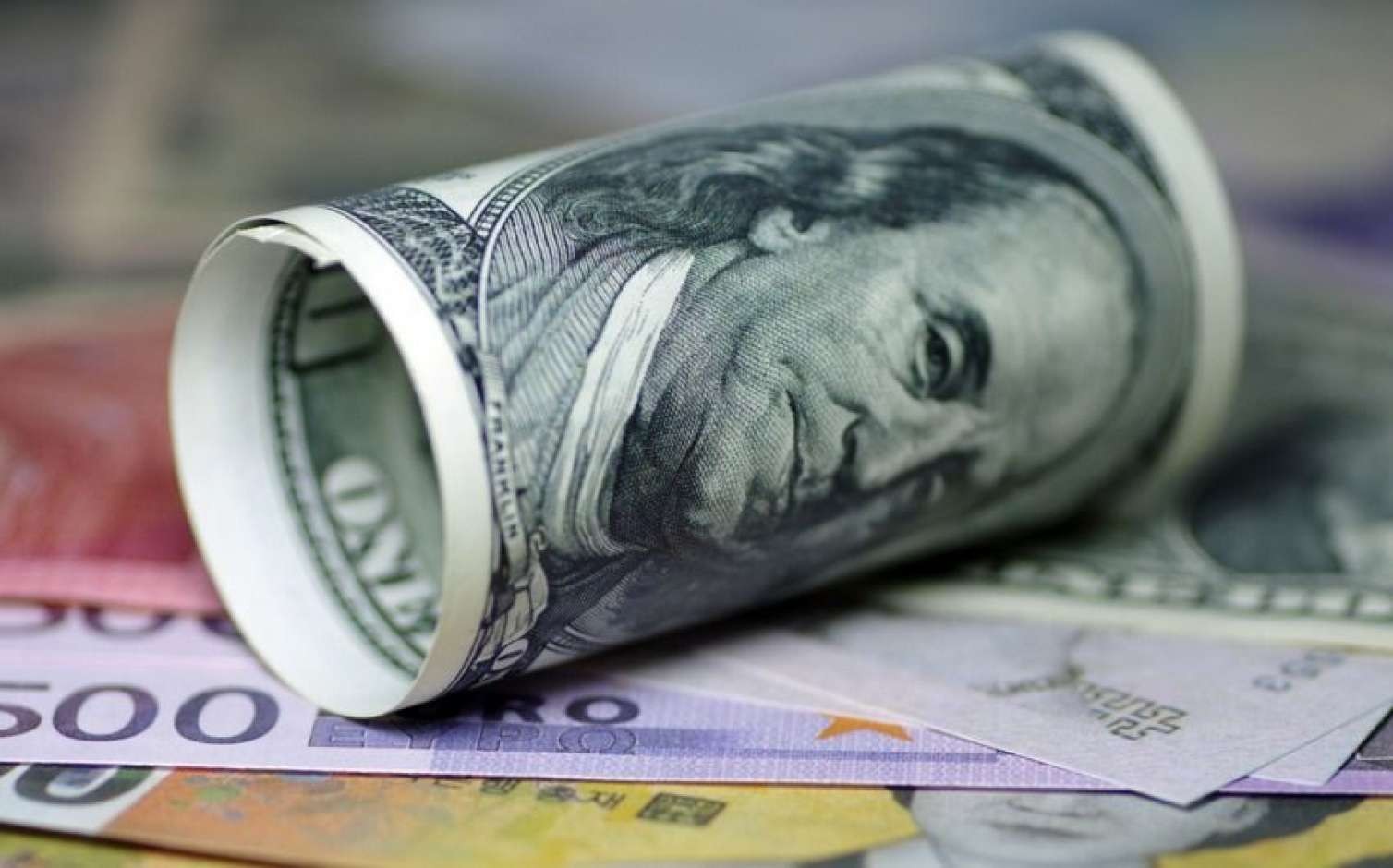 Azərbaycanda dollar erası bitir?