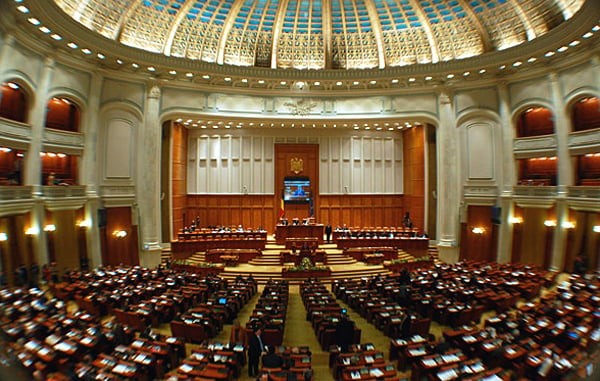 Romanian PM loses confidence vote in parliament