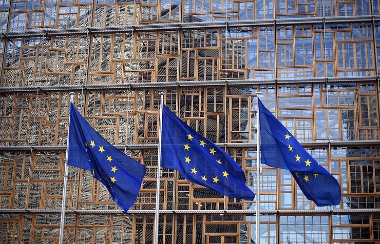 Brussels weighs tourist visa ban for Russians