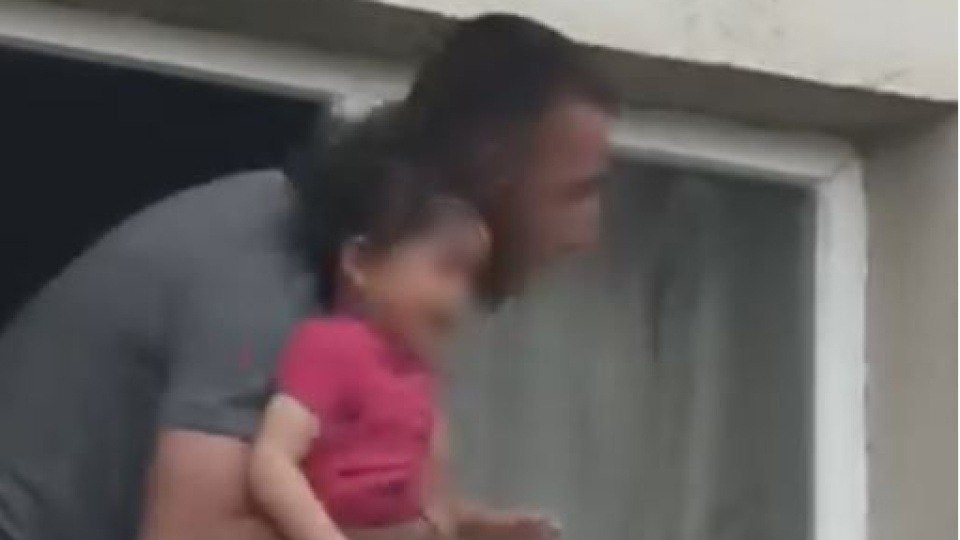 Türkiyədə ata 3 yaşlı qızını girov götürdü –