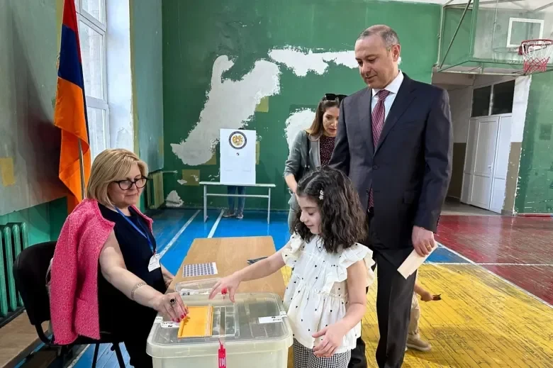 Qriqoryan Şirvanzadə məktəbində səs verdi -