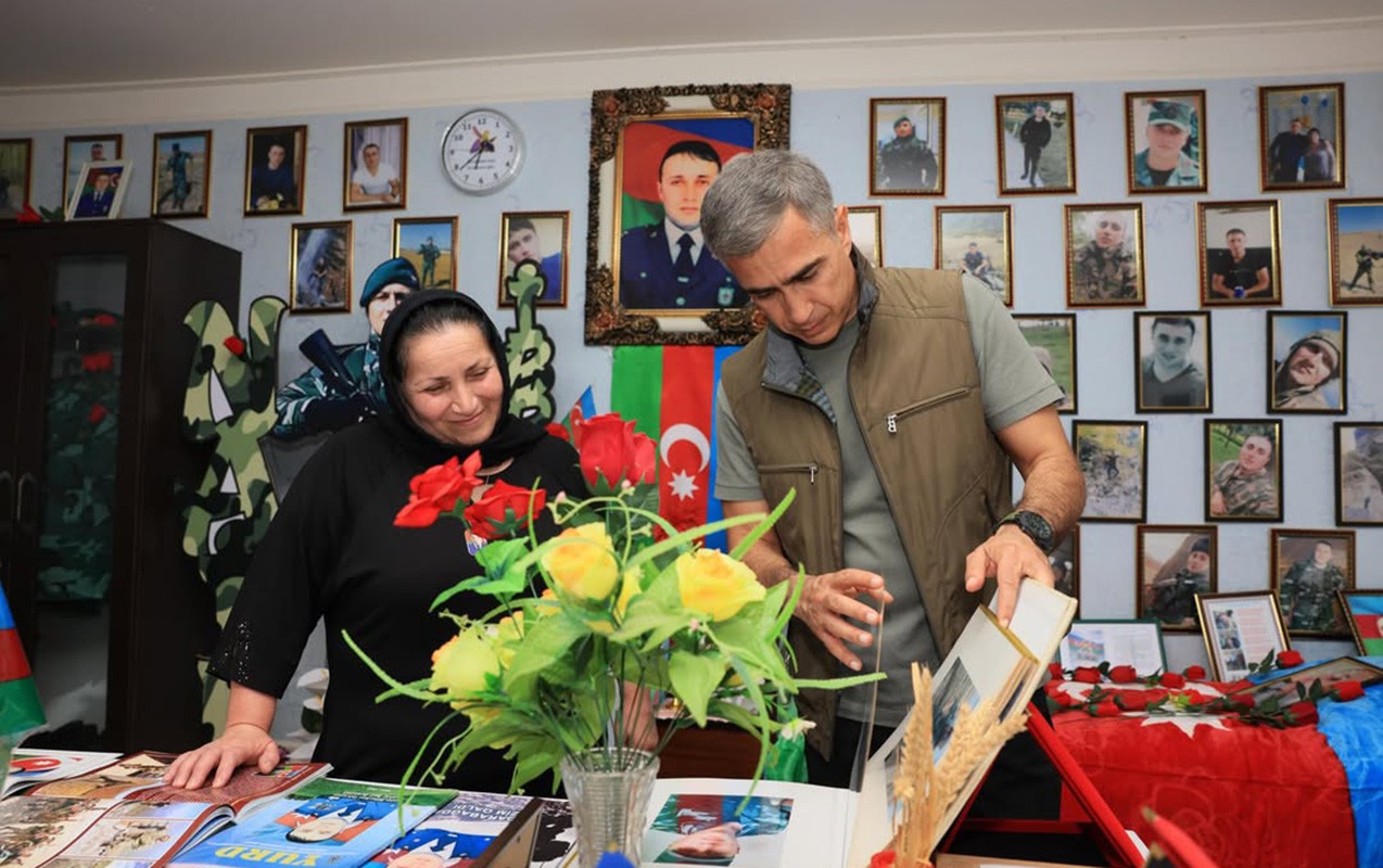 Anar Ələkbərov Oğuzda şəhid ailəsinin qonağı oldu -