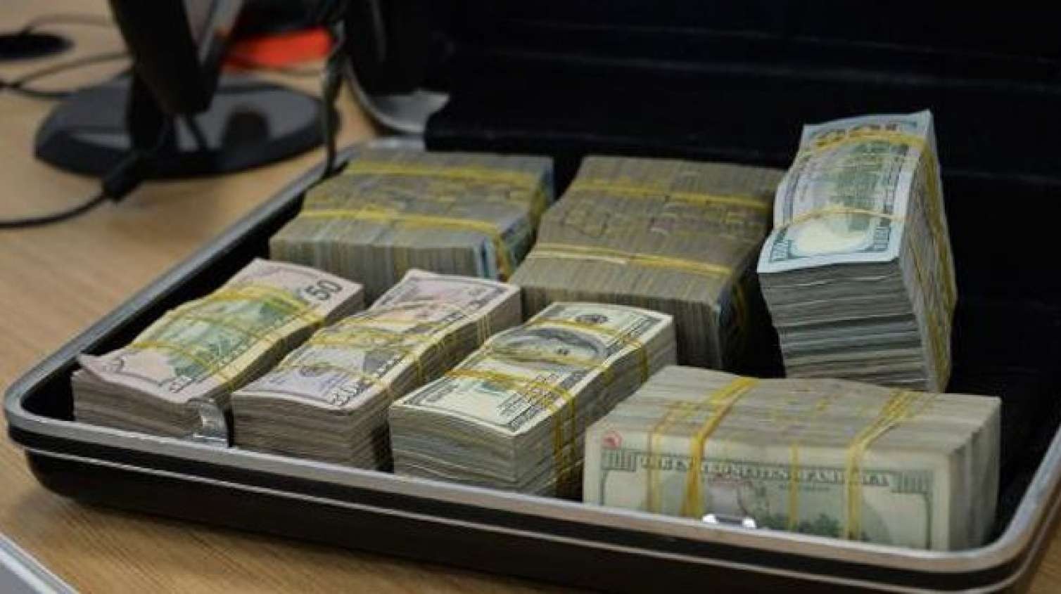 Qadın məmur 2 milyon dolları mənimsəmək üçün özünü qaçırtdı  - FOTO