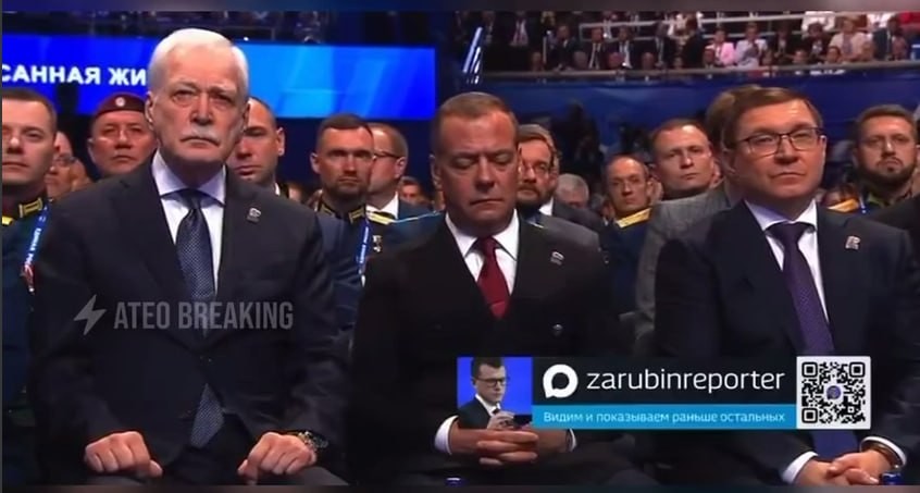 Dmitri Medvedev Putinin çıxışı zamanı yuxuya getdi -