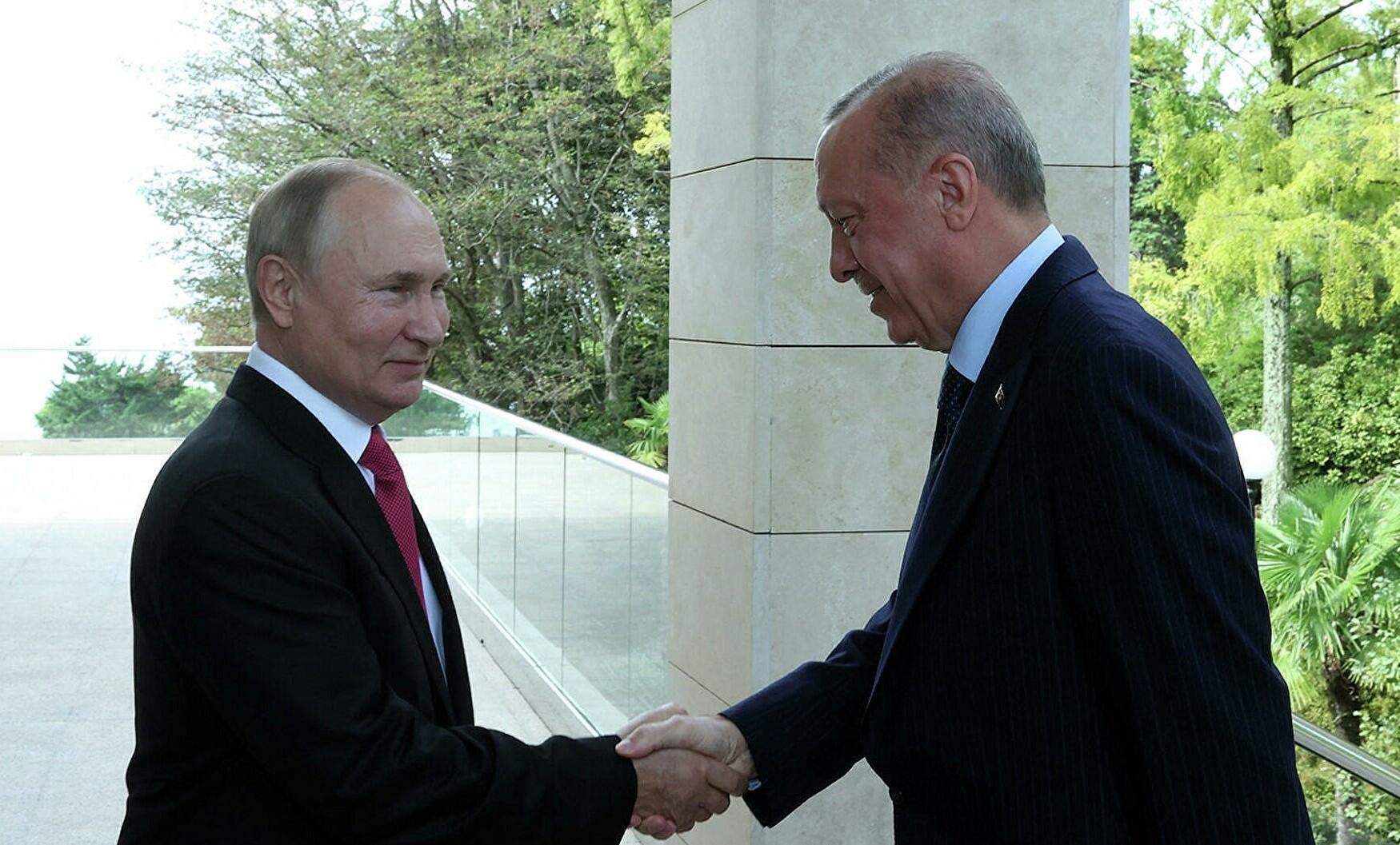 Lavrov says Putin and Erdogan maintain regular contact