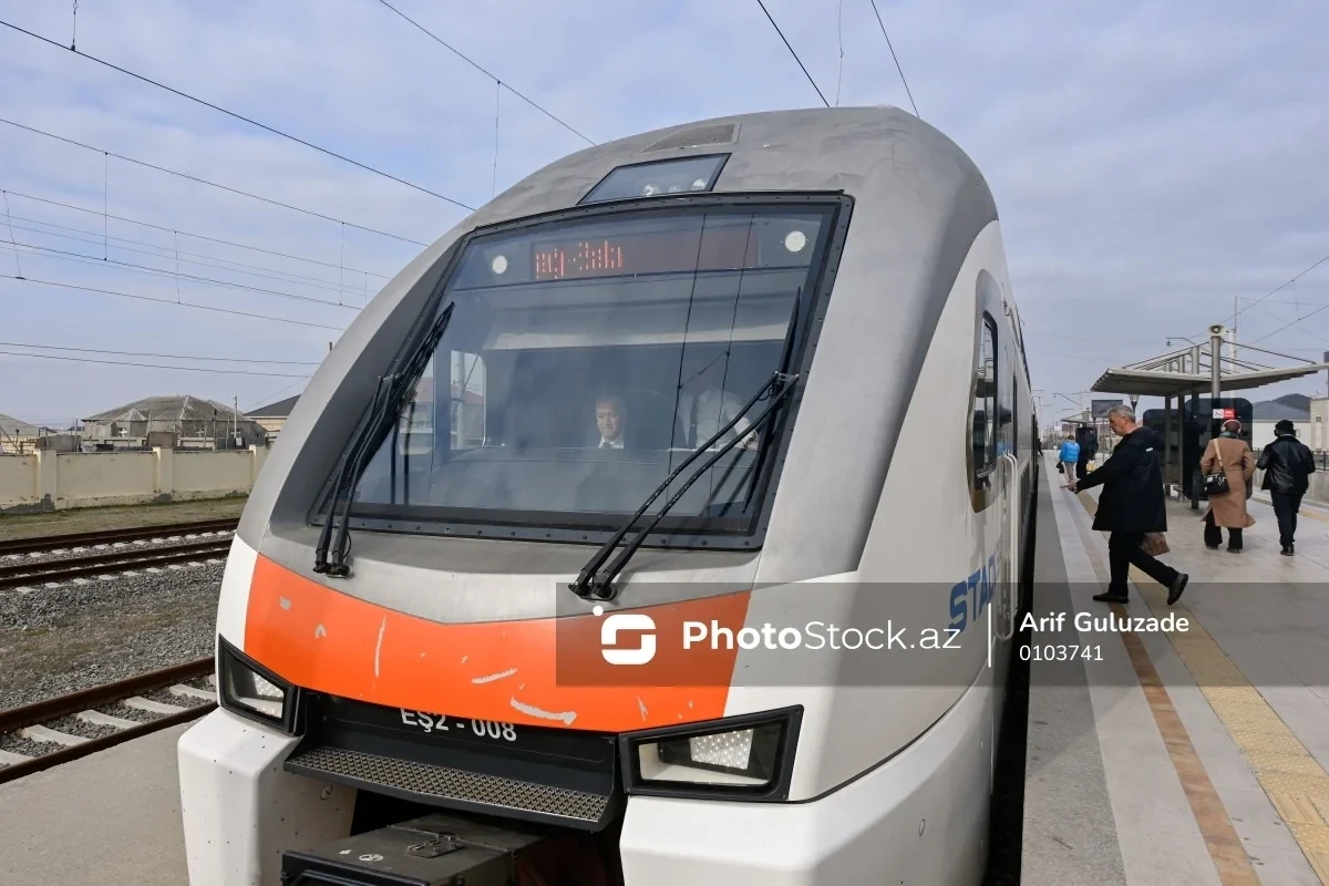 Следовавший из Баку в Пиршаги скоростной поезд вышел из строя