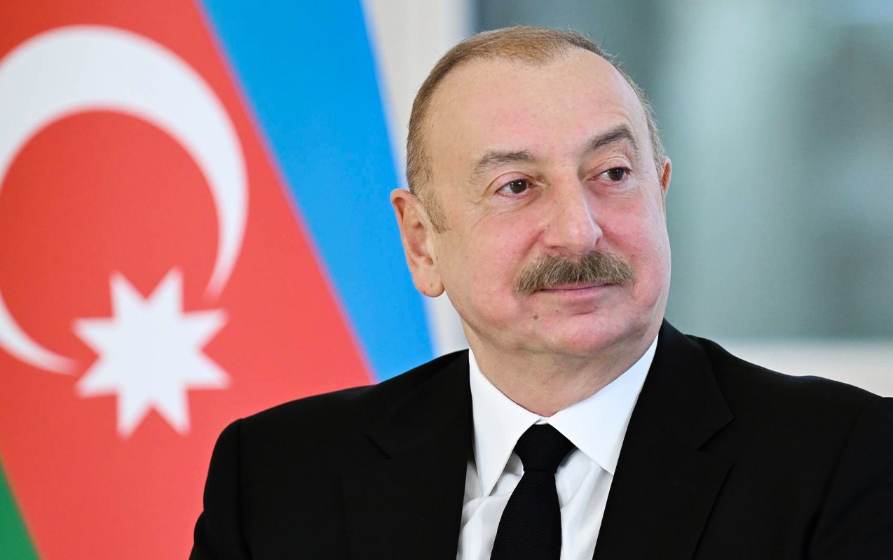 Prezidentə təbriklər gəlir -