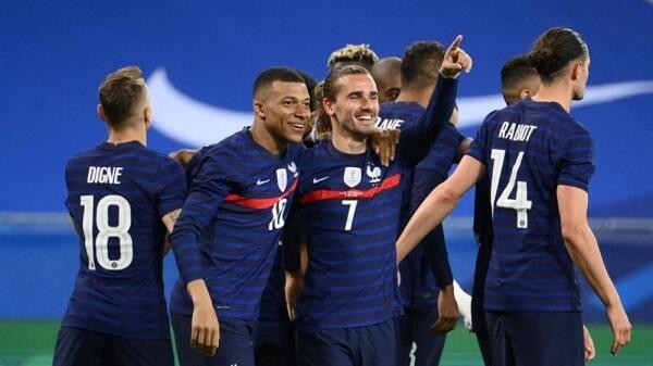 World Cup group stage enters decisive round