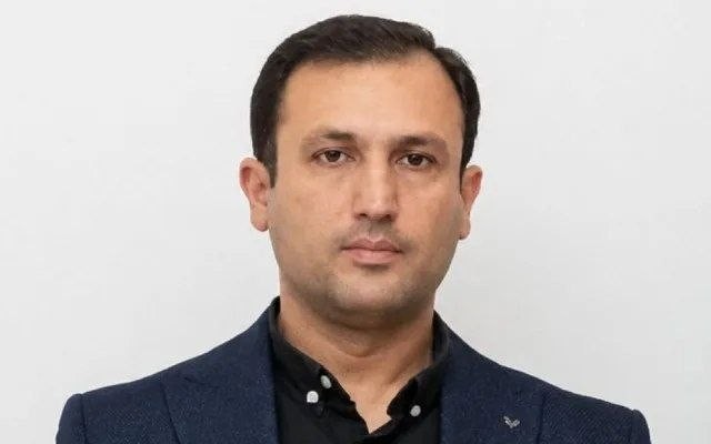 Direktordan sonra müavini də
