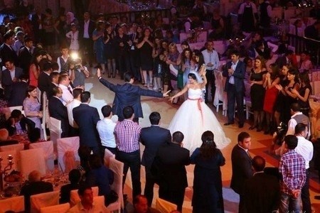 Əmisi oğlunun toyundan 13 yaşlı qızı qaçırdı, 8 il sonra həbs olundu -