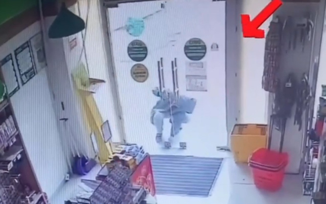 Bakıda mağazanı talayan şəxs kameraya düşdü -