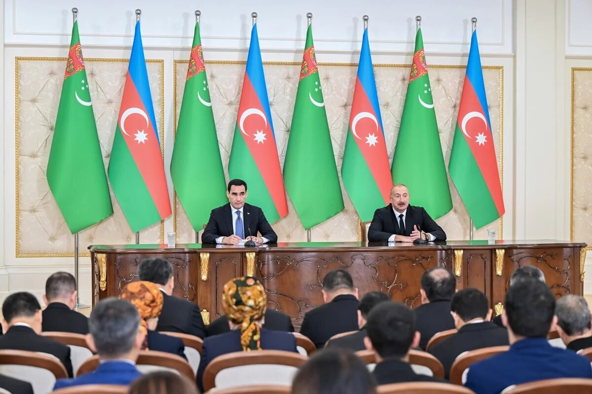 Prezidentlər mətbuata bəyanatlarla çıxış etdi