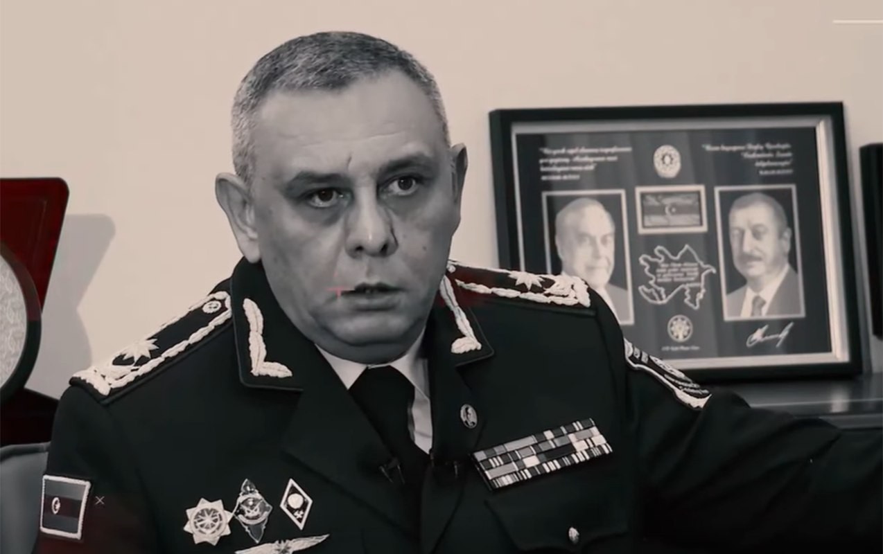 “Adam var, tər tökür, xaricdə oxuyur, o birisi də burada gəzir, möhlət istəyir…” –