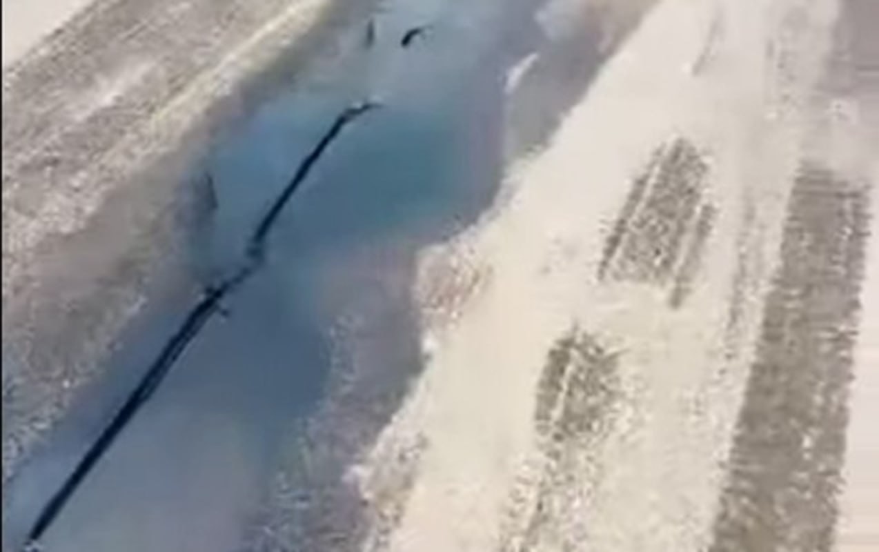 Binəqədidə küçədən neft çıxır?-