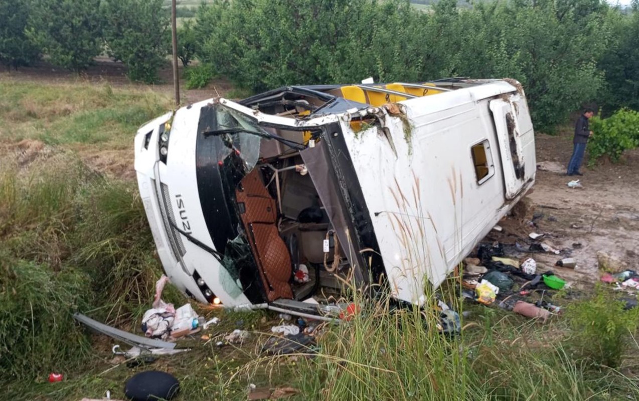 Türkiyədə tur avtobusu aşdı - Ölən və xəsarət alanlar var