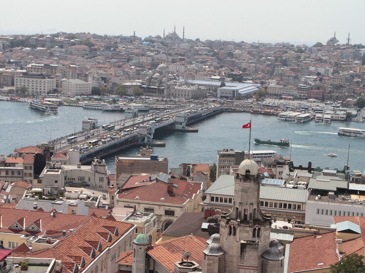 40 dərəcə isti də rusların Türkiyəyə axınına təsir etmir: Səbəb bəllidir