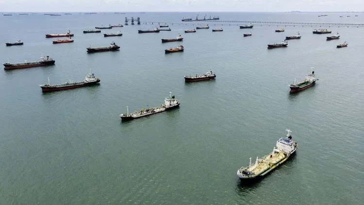 Hörmüz boğazında təhlükəli taktika: Tankerlər “qaranlıq naviqasiya”ya keçir
