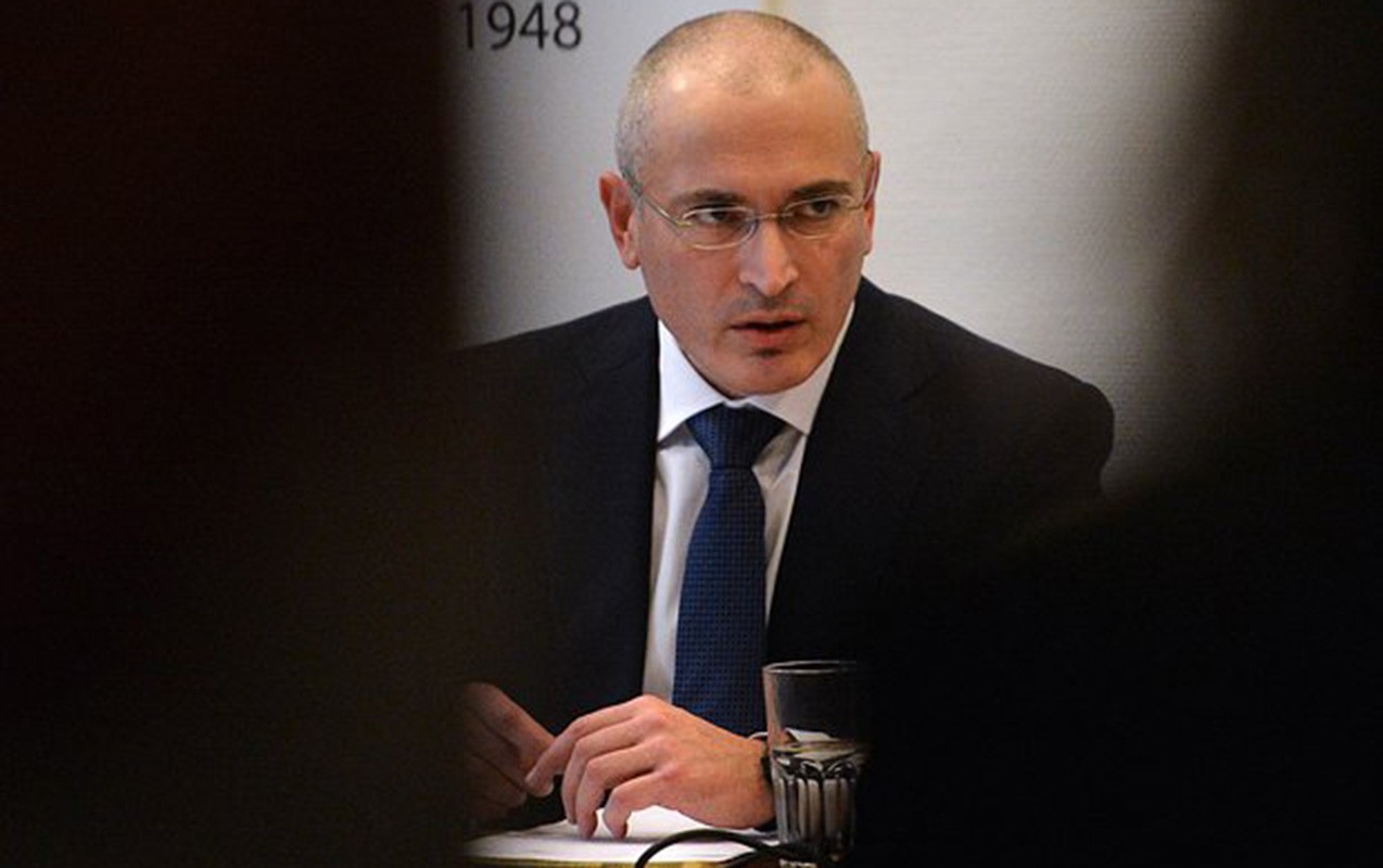Xodorkovski 10 il müddətinə qiyabi həbs edildi