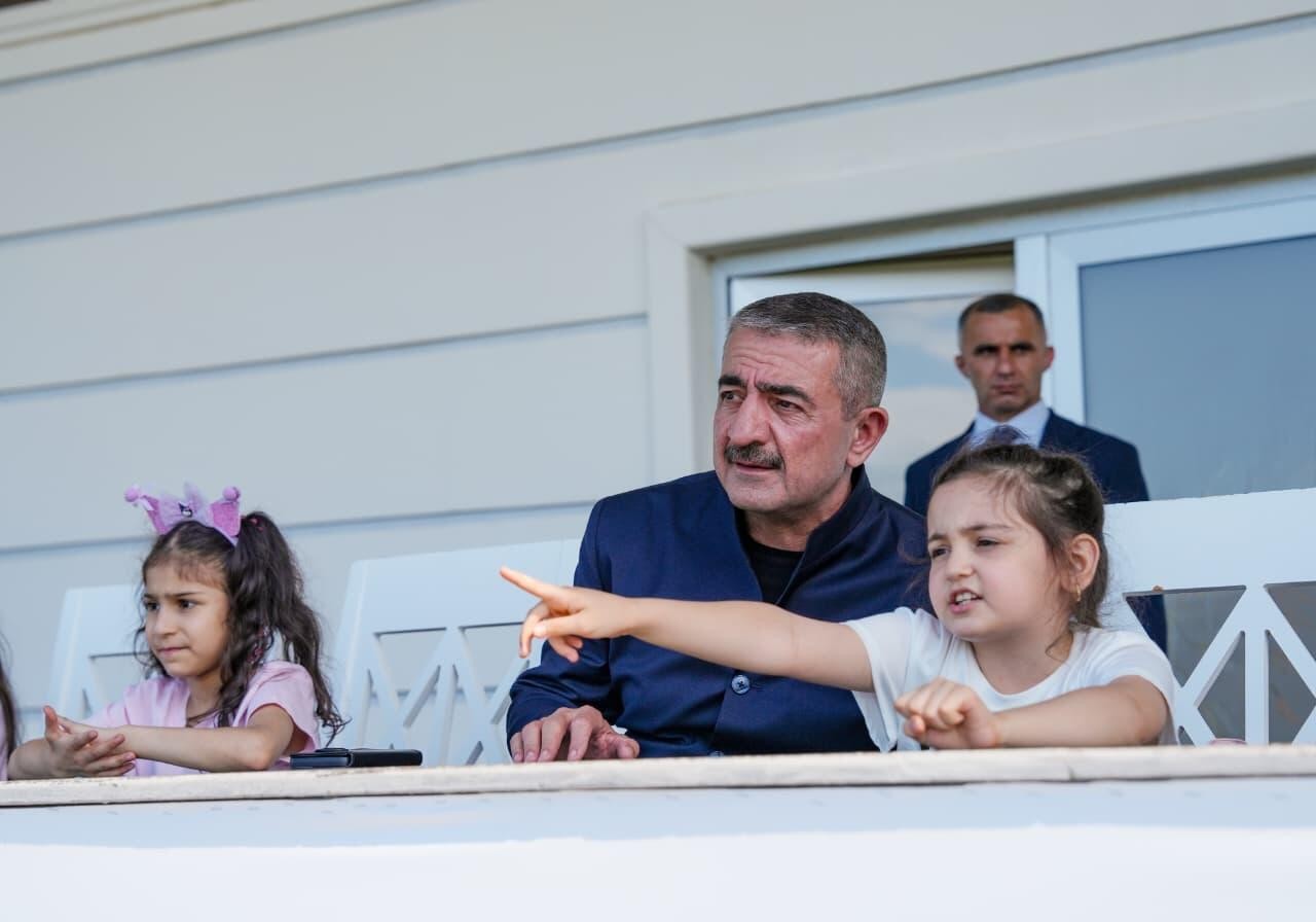 General-polkovnik Dünya Çempionatını şəhid övladları ilə birlikdə İZLƏDİ -